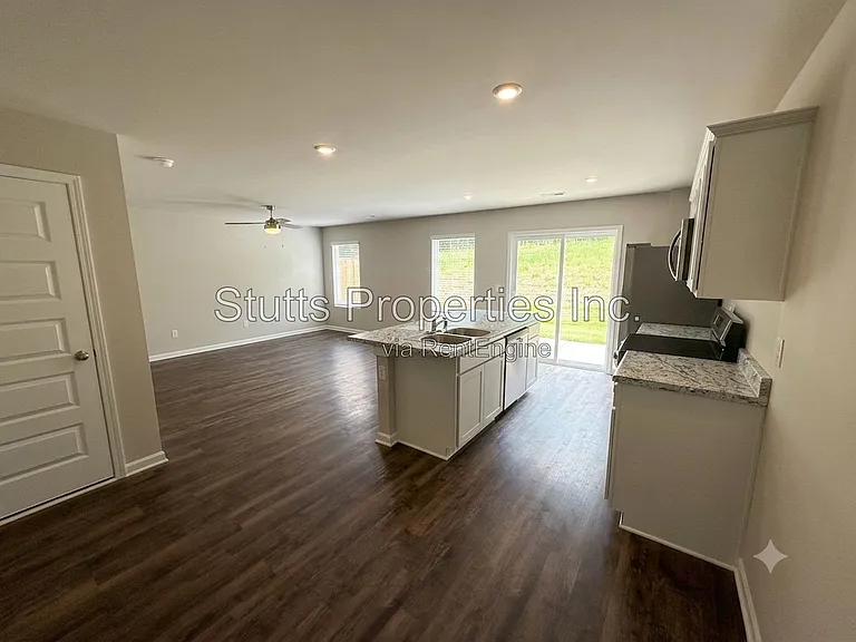 4137 Hudson Ct — Photo 2