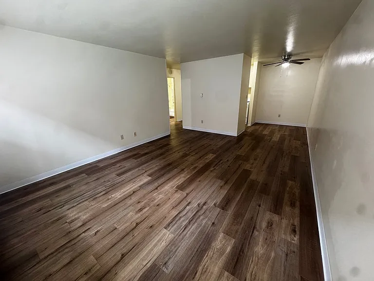 Avante Apartments - Charming, Centrally Located Building with Off Street Parking! — Photo 2