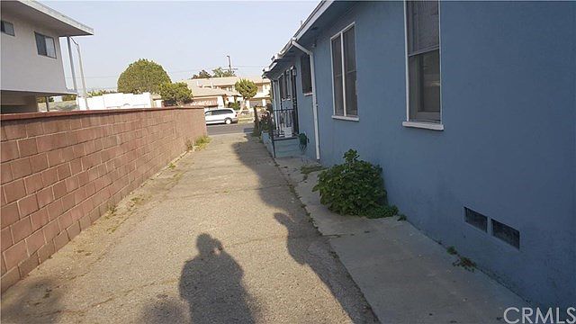 2nd image of 10431 California Ave