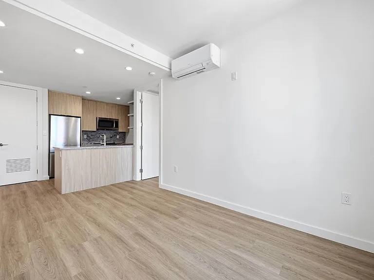 100 Sullivan Pl #504 — Photo 8