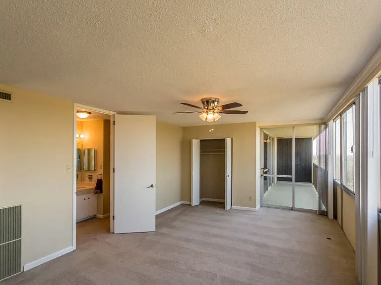 The Lakewood House Apartments — Photo 9