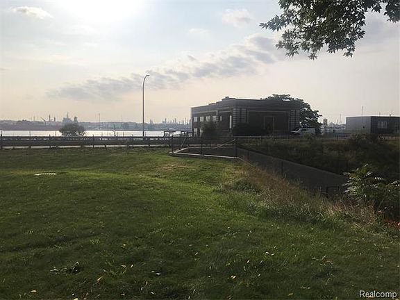 5th image of 2200 Military St