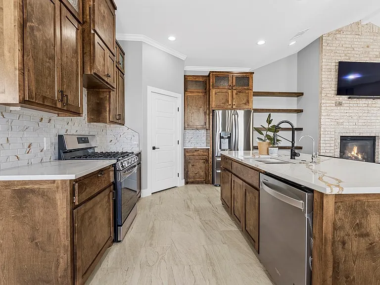 1001 Sparhawk Dr — Photo 5
