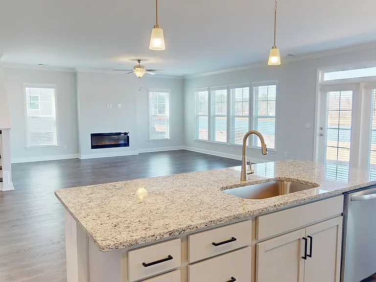 146 Champlain Dr — Photo 5