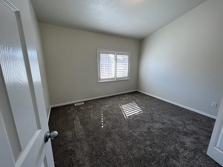 202 E White Spruce Cv — Photo 24
