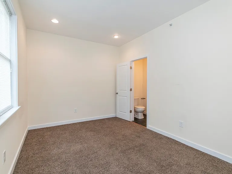 1612 N Sydenham St — Photo 8