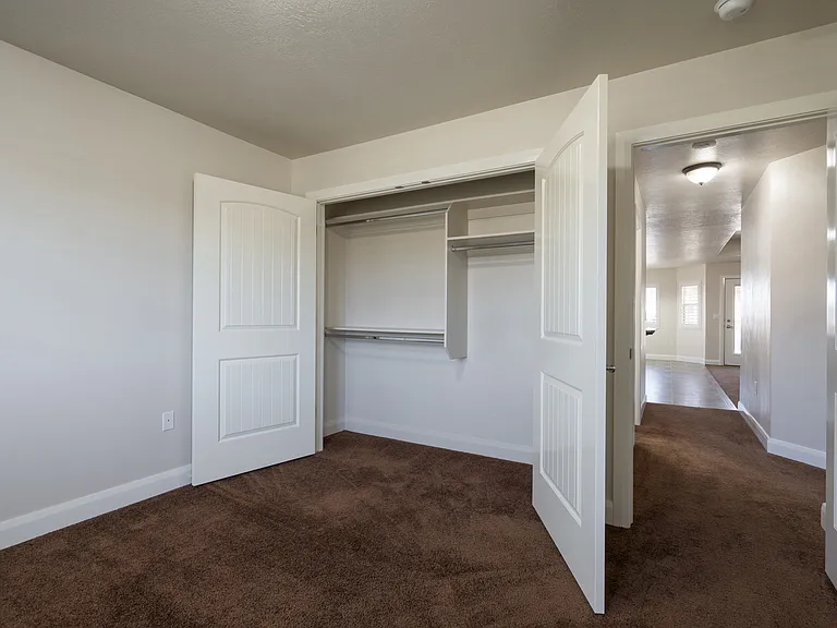 986 Camel Springs Dr — Photo 16