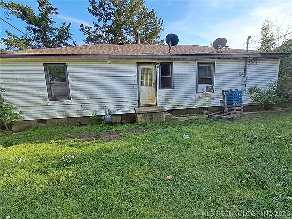 3rd image of 403 Oak St