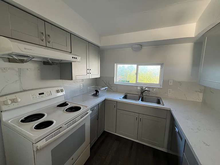 1220 NE 84th Ave — Photo 16