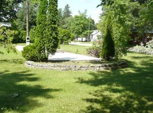 253 6th St, Cedar Springs, MI 49319