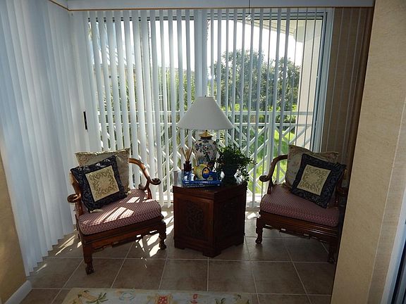 Sitting area off kitchen.
