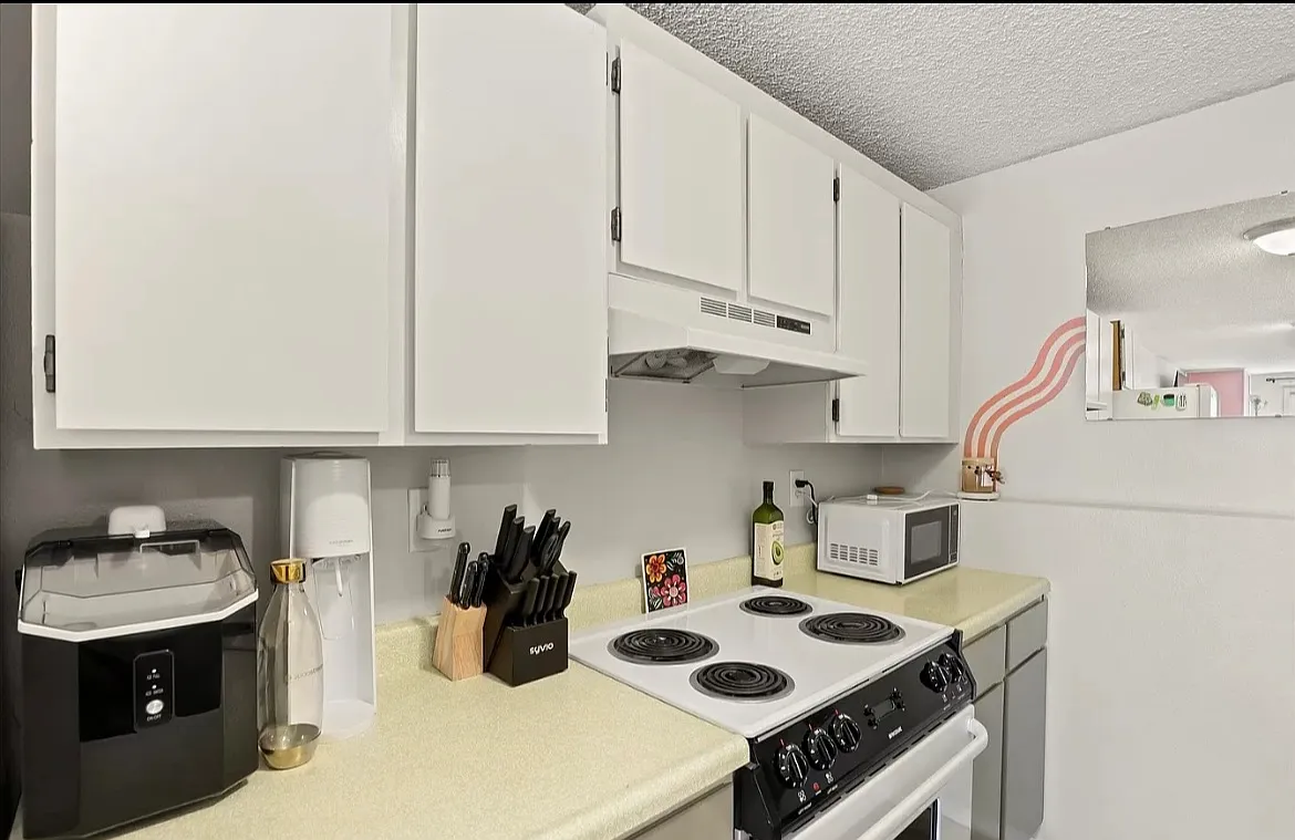 2 bed, 986 sqft, $1,350 — Photo 2