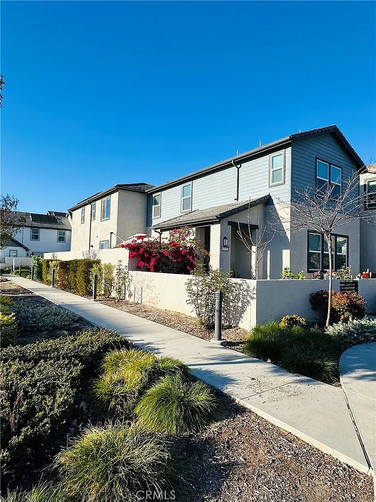 4 bed, 2656 sqft, $7,500 — Photo 3