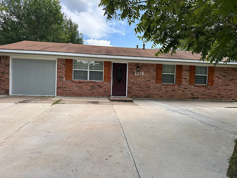 1214 Wolfe City Dr — Photo 2