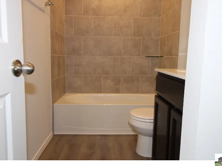 2466 Bee Creek Dr — Photo 10