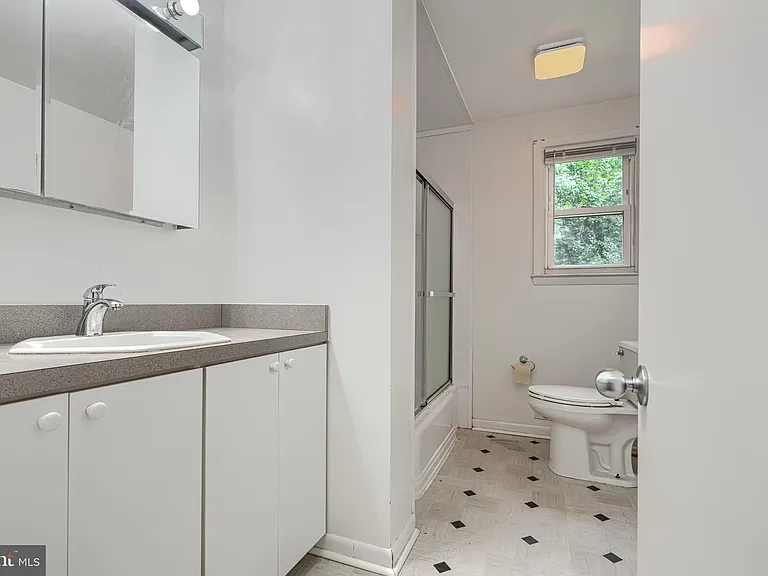 112 Springside Dr — Photo 19