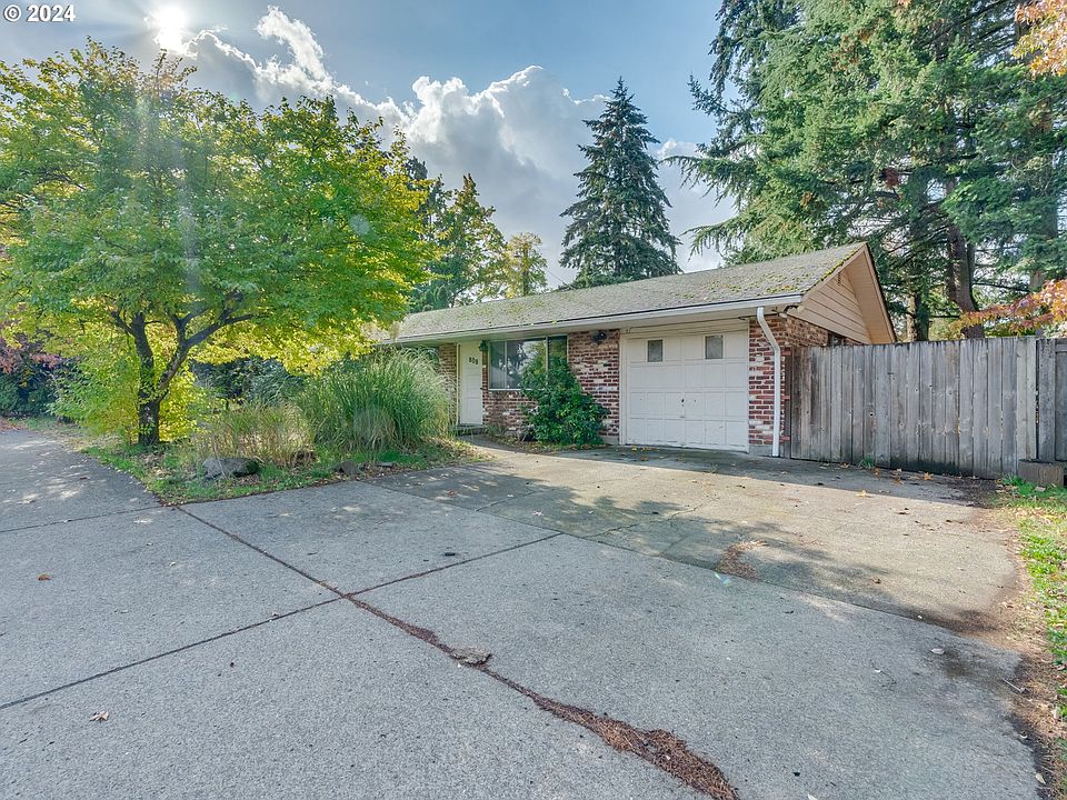 1st image of 808 NE 104th Ave