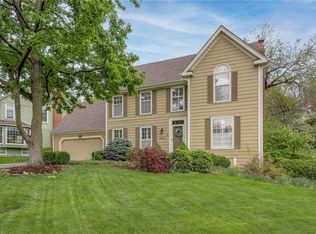 8522 Bradshaw St, Lenexa, KS 66215