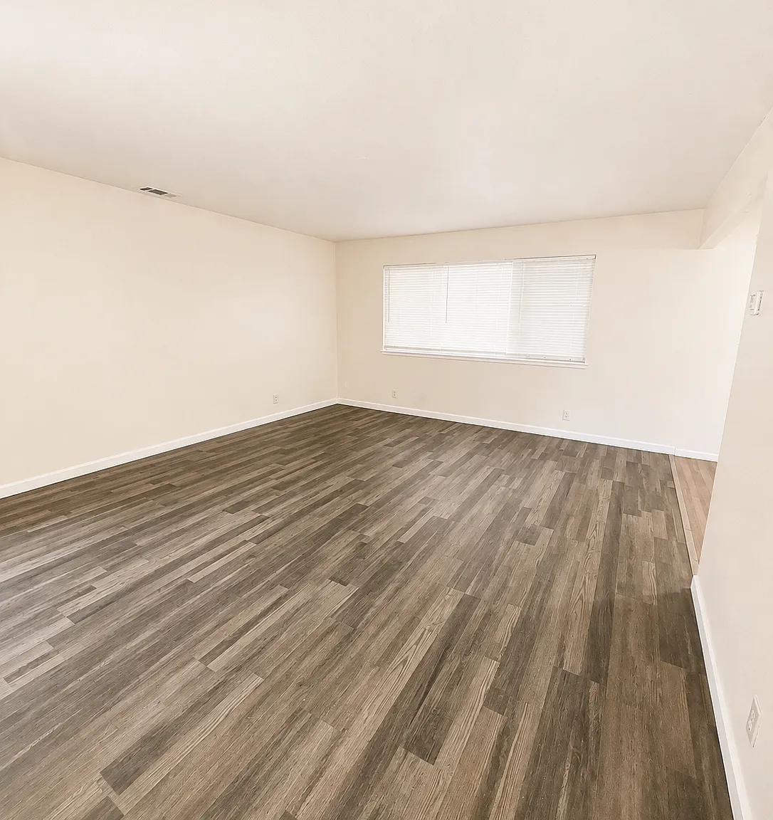 2 bed, 1000 sqft, $1,490 — Photo 3
