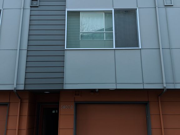 2nd image of 3807 Martin Luther King Jr Way S