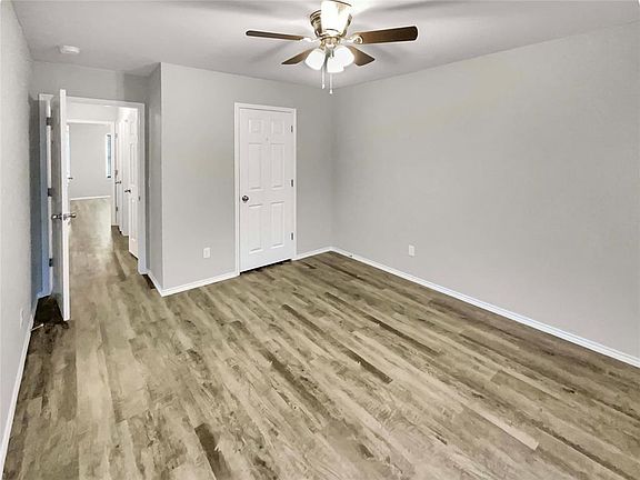 4th image of 143 Waterside Dr