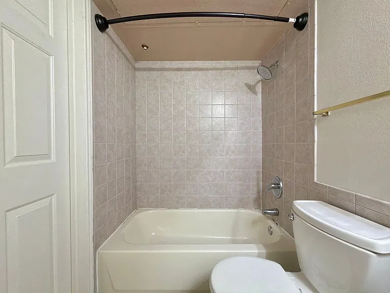 501 W 26th St #308 — Photo 15