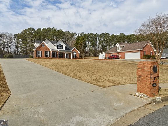 3rd image of 122 Shadow Lake Dr