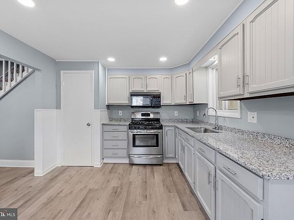 3rd image of 33 Mantua Rd