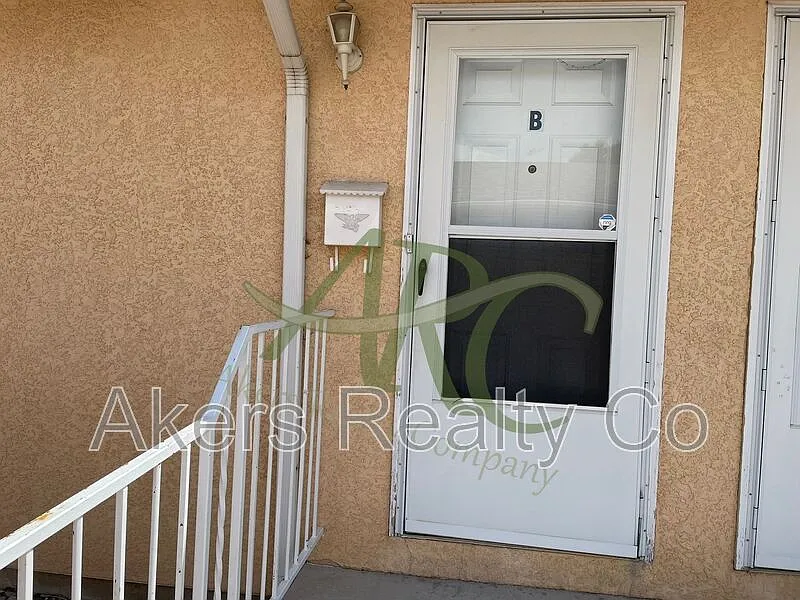 2 bed, 1.0 bath, 936 sqft, $1,095 — Photo 2