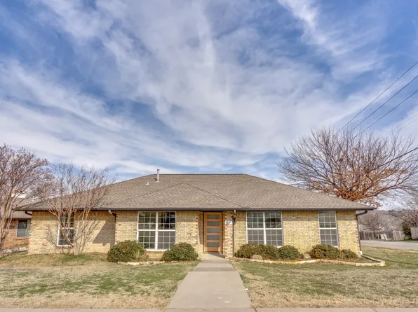 1621 Saint James Dr, Carrollton, TX 75007