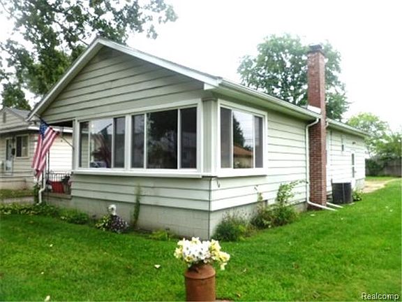 2nd image of 23320 Hoover Ave