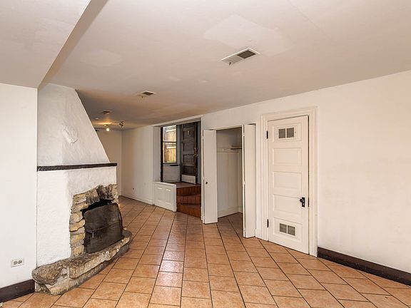 2nd image of 1015 W Wolfram St #1015