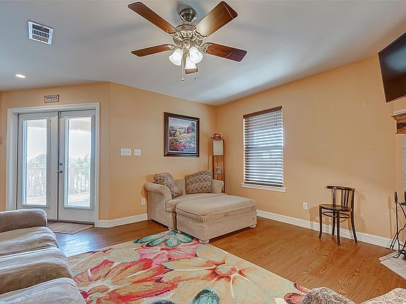 3rd image of 2116 Lilly Ave