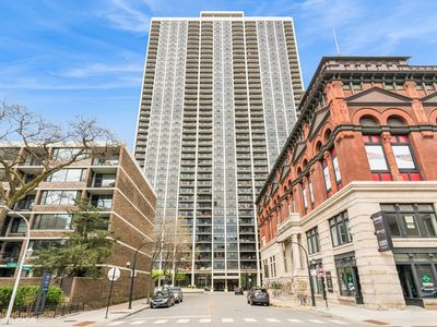 1560 N Sandburg Ter APT 3207J, Chicago, IL, 60610