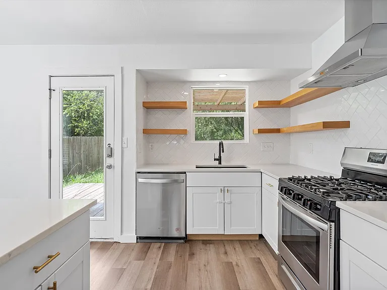 3307 Oak Aly — Photo 8