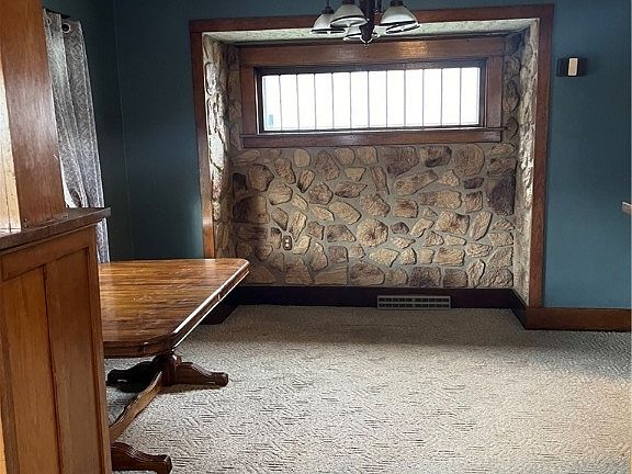 5th image of 1661 Brownlee Ave