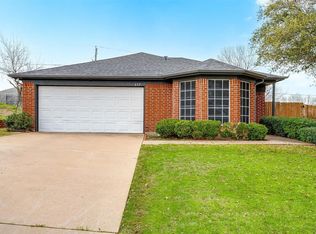 637 Cedar Ridge Ln, Burleson, TX 76028