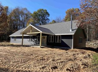 W10976 Erdmann Ln, Crivitz, WI 54114