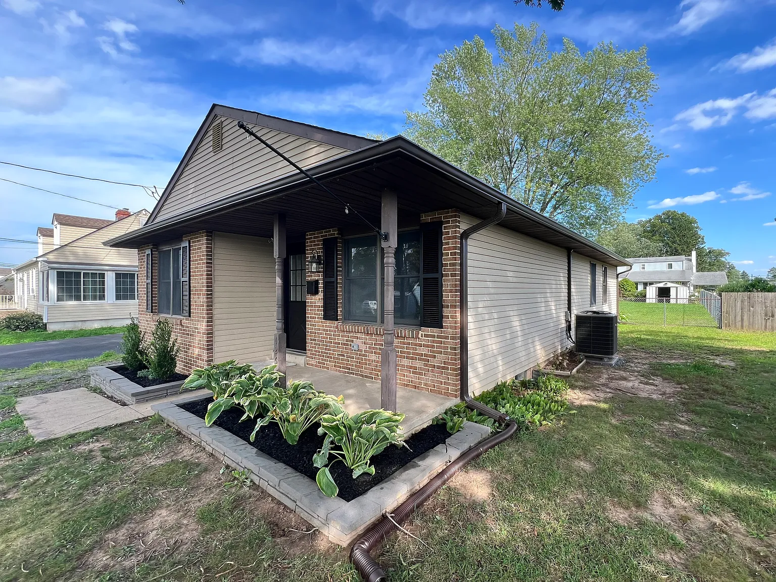 3 bed, 1218 sqft, $3,100 — Photo 2