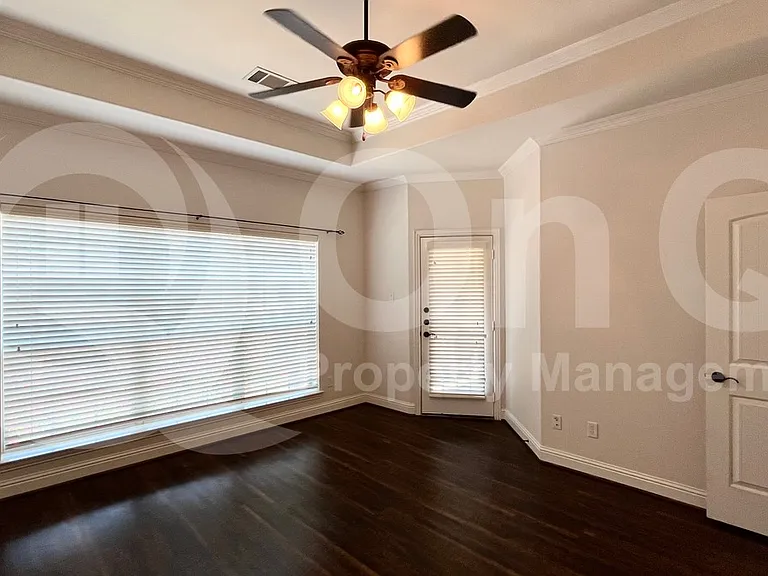 2209 Kirby St — Photo 8