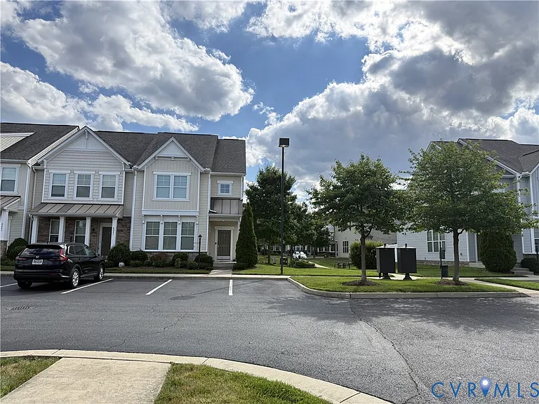 8049 Ellendale Dr — Photo 2