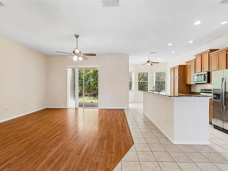 37 Greenpark Blvd — Photo 14