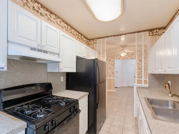 915 East 17th Street image 4 of 12