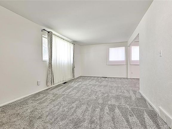 4th image of 1758 Hopewell Ave