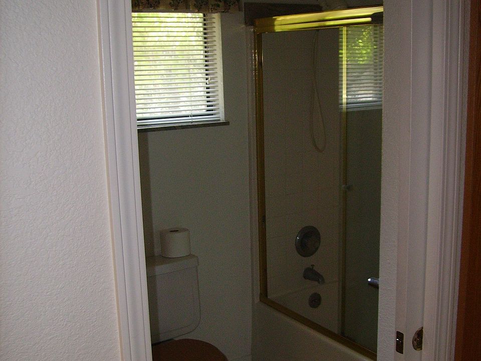 2nd image of 3935 Pine St