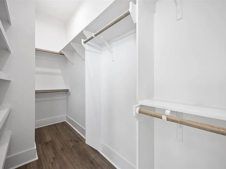 1935 Knoll Square Dr — Photo 15