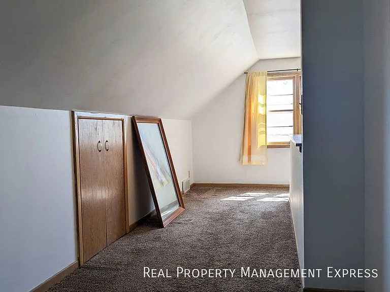 2611 S Duluth Ave — Photo 9