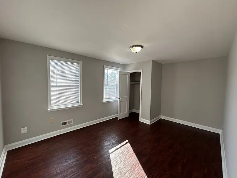 3527 Woodstock Ave — Photo 5
