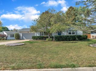 230 Sioux Ct, Janesville, WI 53545