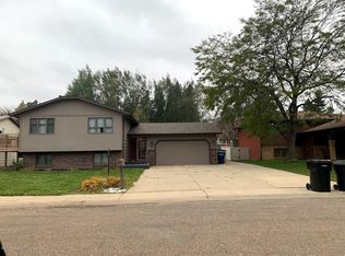 959 Shinagle Dr, Dickinson, ND 58601